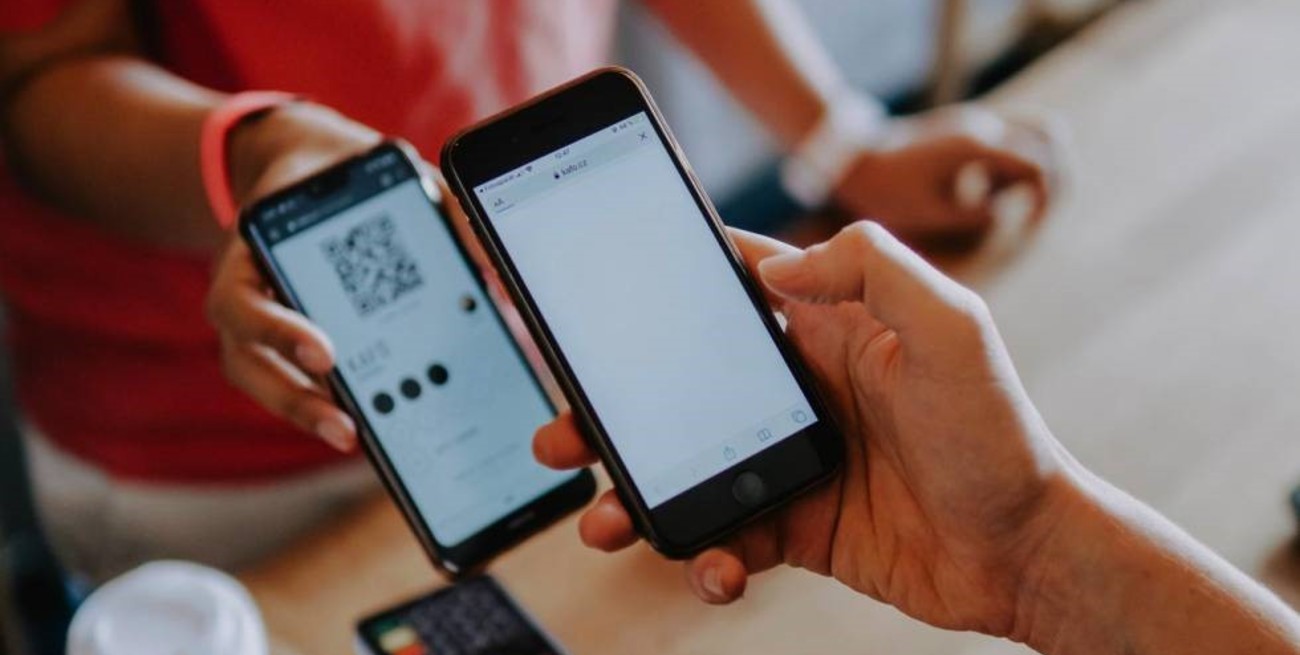 Esperanza: simuló pagar con una aplicación para comprar un costoso teléfono