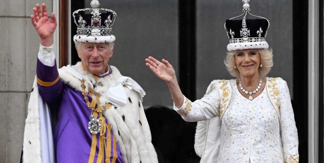 La reina Camila asegura que el Rey Carlos III está "extremadamente bien"