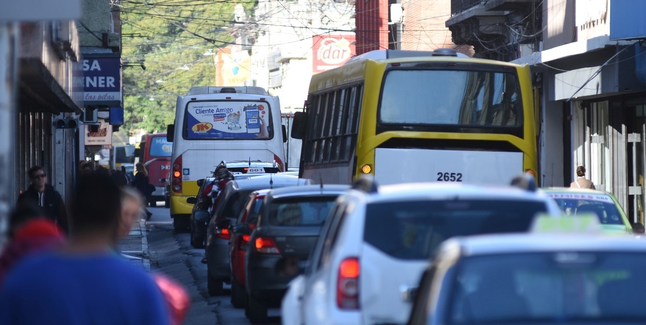 En medio del paro en Santa Fe, el gobierno nacional reduce subsidios a empresas de colectivos