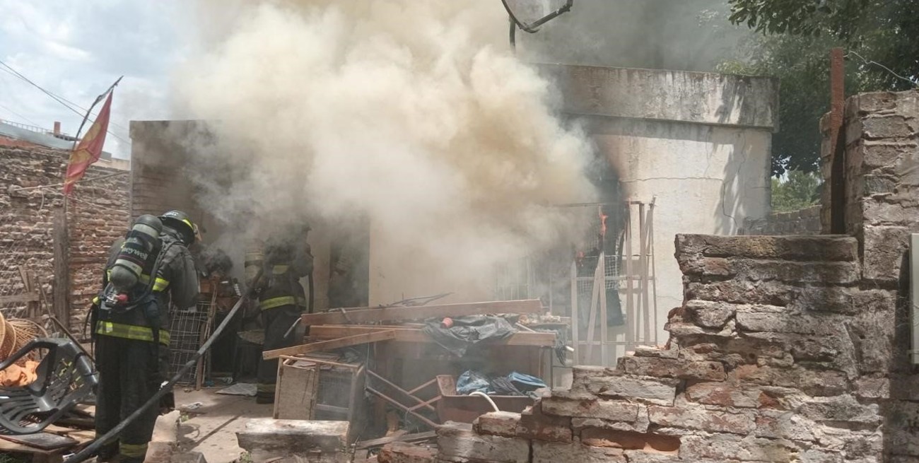 Incendiaron cinco veces la casa del presunto abusador de un niño