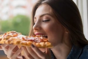 Mirar fotos y videos de comida en las redes sociales podría reducir el hambre real