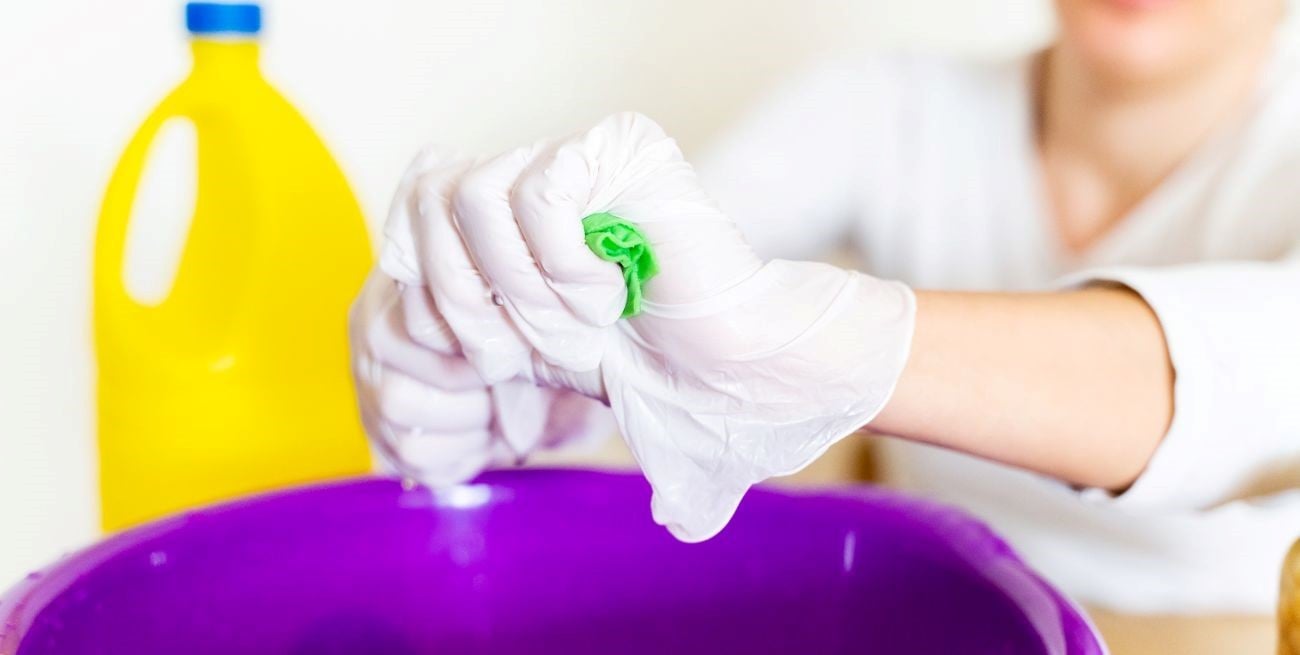 Se prohibió la comercialización de dos productos de limpieza por irregularidades