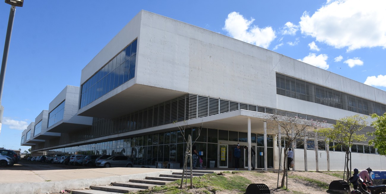 Fueron cesanteados 11 empleados del Hospital Iturraspe por irregularidades
