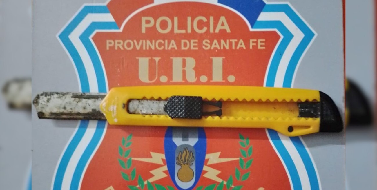 Secuestro de dos cuchillos y una trincheta y tres hombres trasladados 