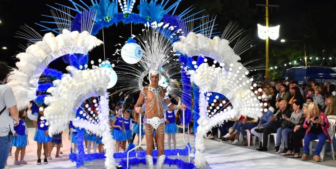 Sastre: unas 4.500 personas latieron al ritmo carioca con la tercera noche de la Capital Provincial del Carnaval