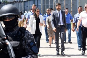 Pullaro recorrió Piñero junto al Ministro de Seguridad, Pablo Cococcioni.