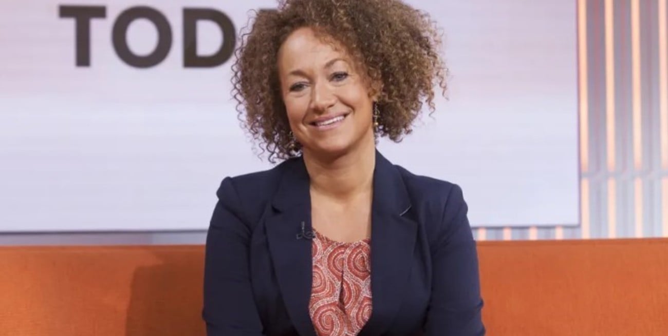 Despedida por abrirse un OnlyFans: la mujer blanca que fingía ser negra vuelve a ser noticia