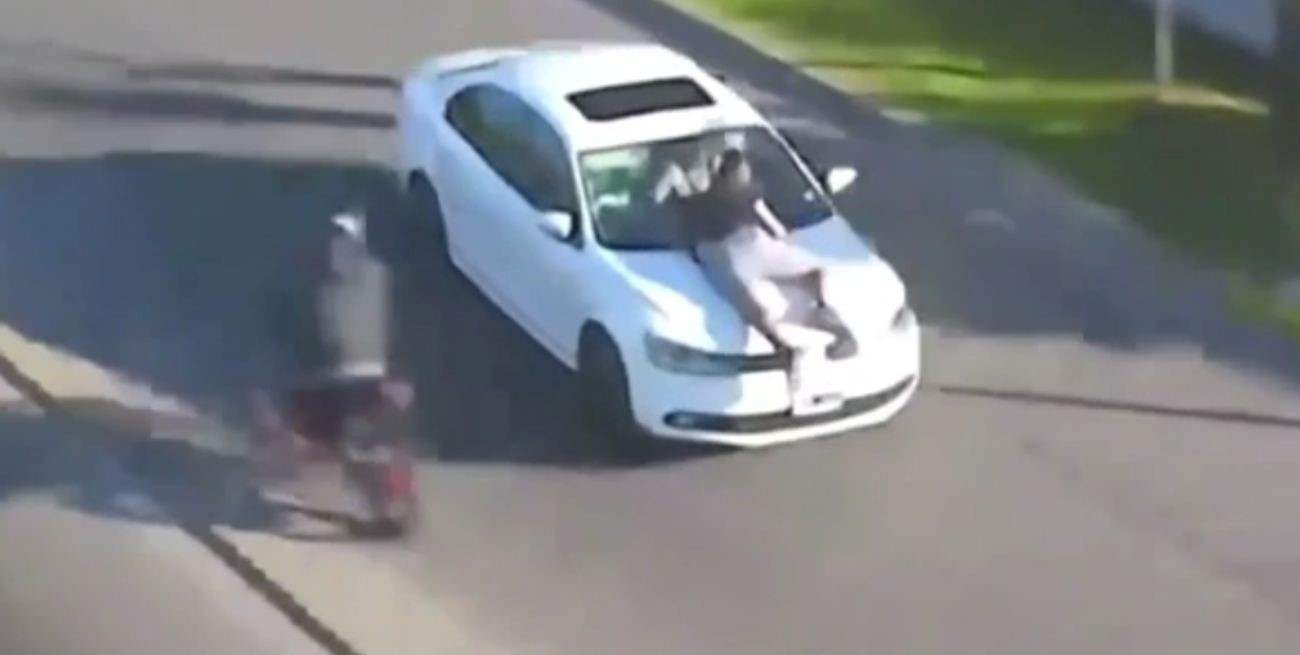 Video: chocó y escapó con la víctima colgada en el capot de su auto en Tigre