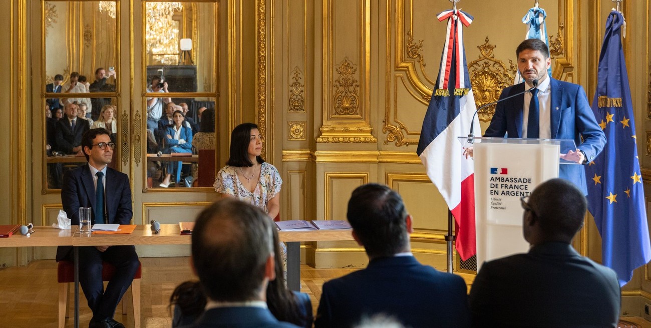 Pullaro acordó un crédito de hasta 65 millones de euros para Santa Fe