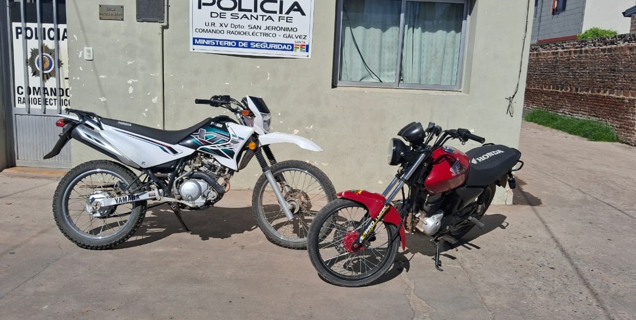 La policía secuestró un arma, motos y detuvo a dos sujetos por amenazas y agresión en Gálvez