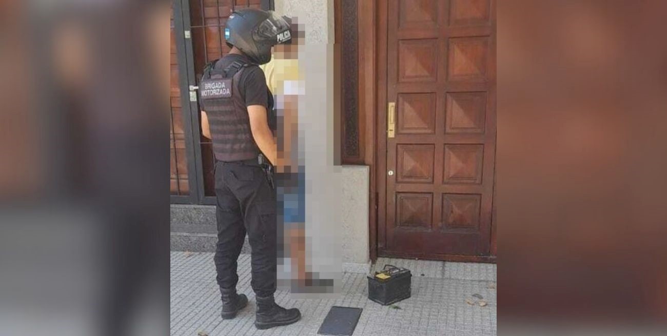 Dos autos estacionados fueron blanco de ladrones en barrio Candioti