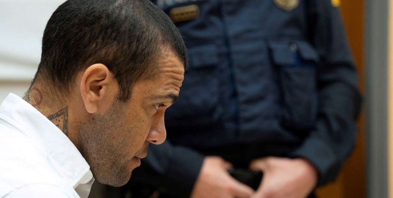 El futbolista Dani Alves enfrenta 4 años de cárcel por abuso sexual