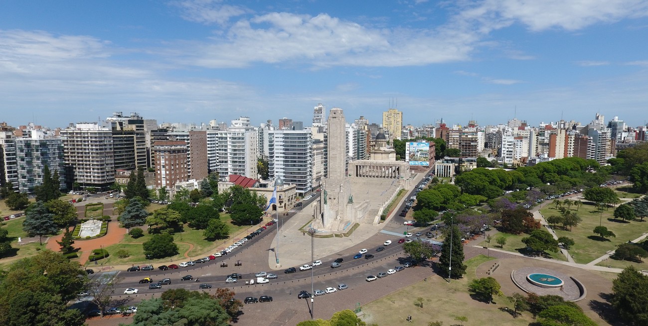 Las calles de Rosario perciben el terror narco en un lunes que parece un feriado