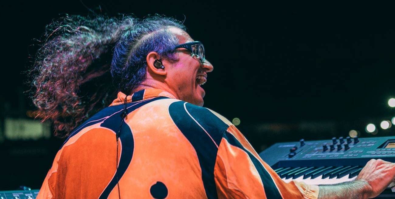 Mike Stern y Leo Genovese: una noche de jazz en Rosario