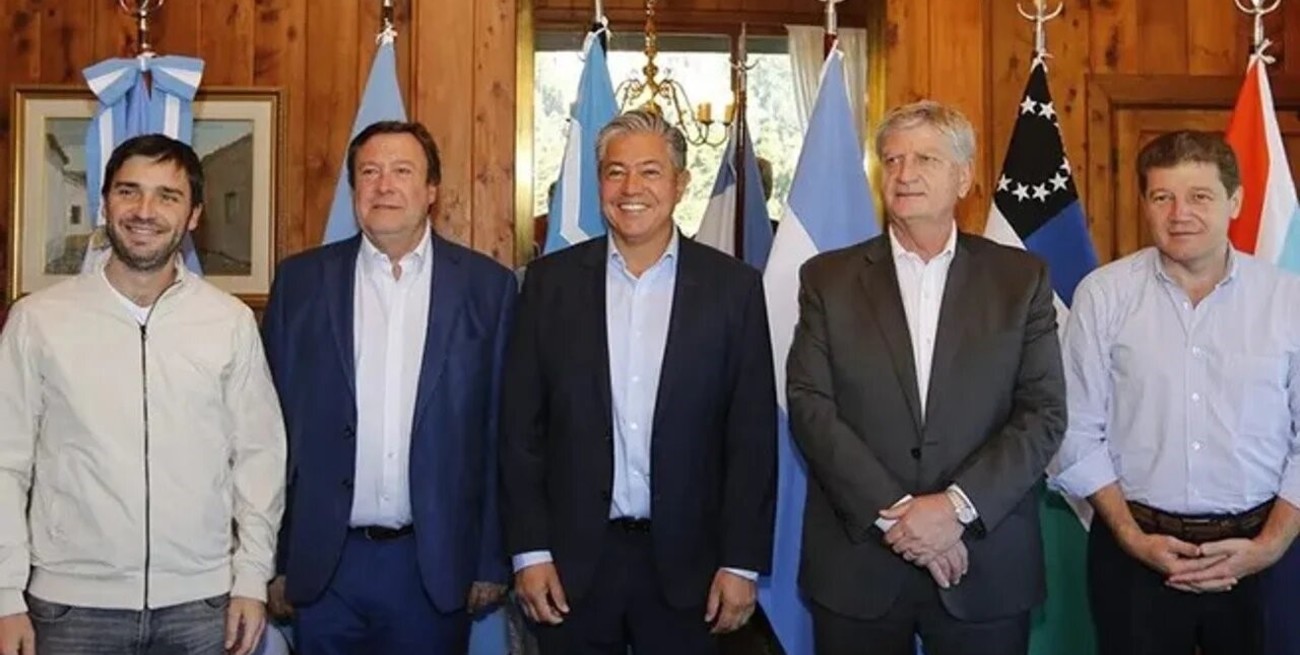 Gobernadores patagónicos amenazan con cortar el envío de petróleo si la Nación les quita recursos
