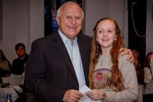 De la utopía a la realidad. Una joven Carol Techtermann, junto a Miguel Lifschitz, en el 2016