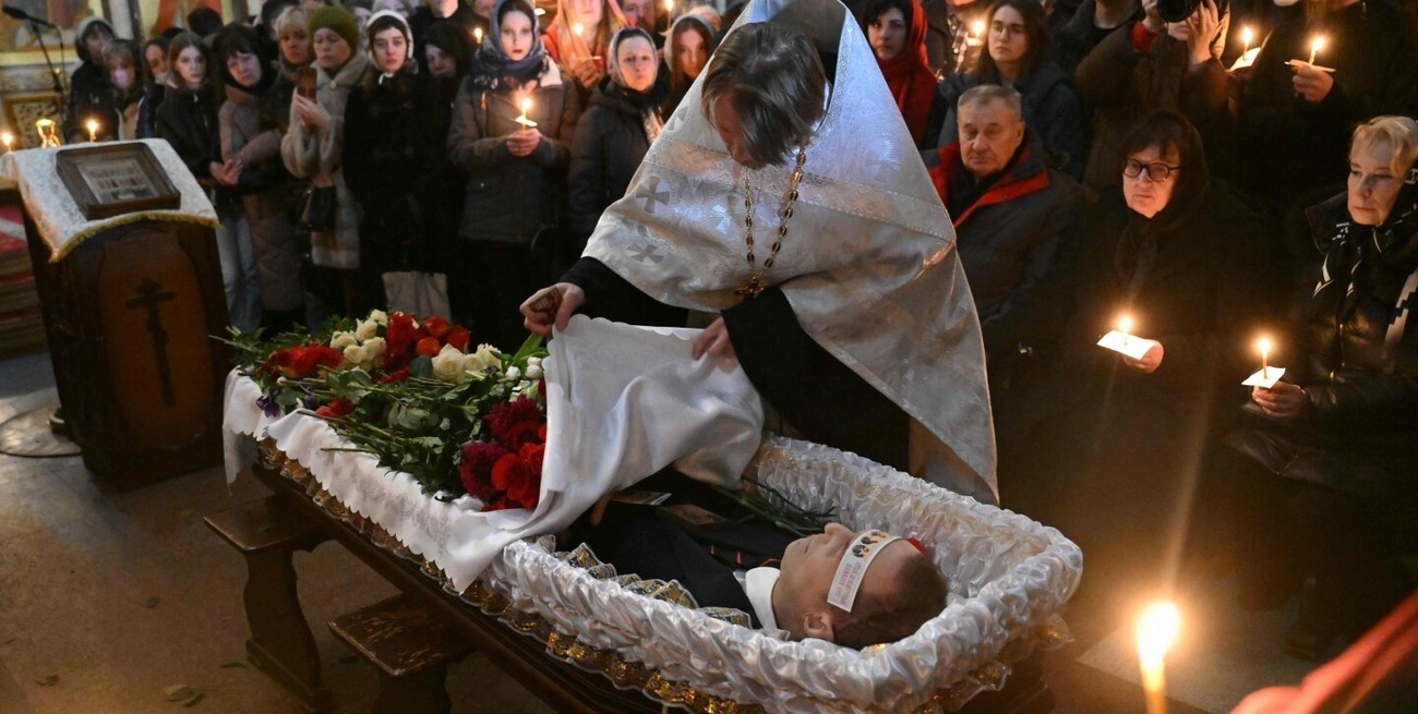 En fotos: multitudinaria despedida al opositor ruso Alexey Navalny