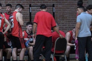 Colón deberá seguir la temporada fuera de casa cuando se enfrente a Rivadavia en Mendoza. Crédito: Cintia Giuntini.