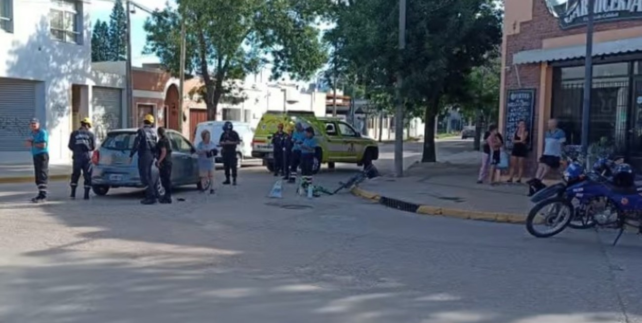 Una ciclista embarazada fue hospitalizada tras sufrir un accidente de tránsito