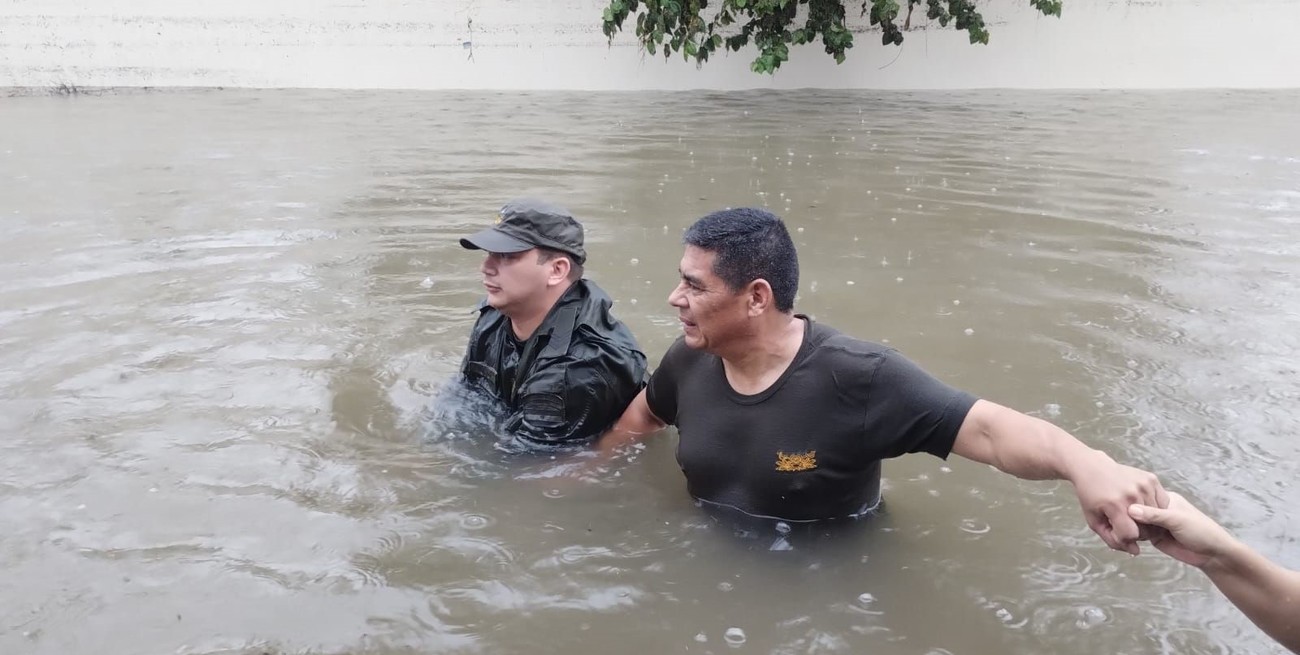 Corrientes bajo agua: fuerzas federales evacuaron a una mujer a punto de dar a luz