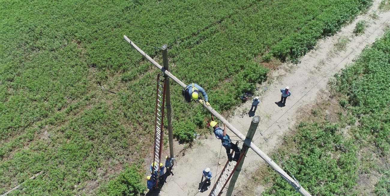 Estudian extender por diez años el Fondo de Electrificación Rural