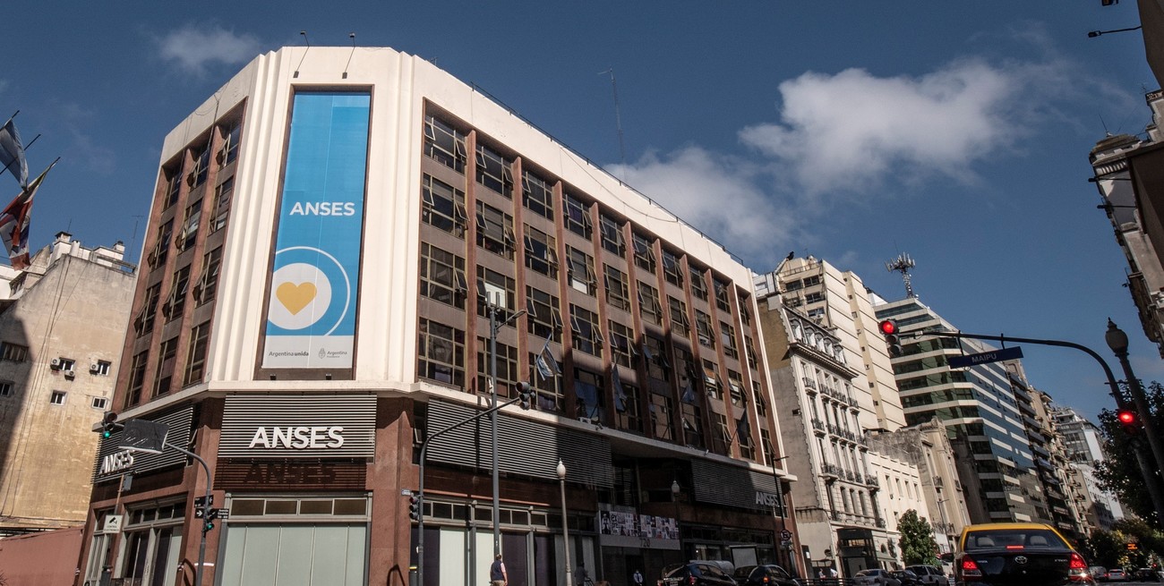 El gobierno denunció penalmente a ex funcionarios por los seguros de Anses