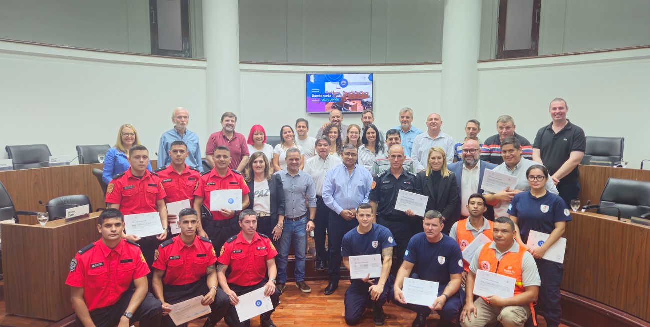 Reconocieron a los bomberos brigadistas de la ciudad de Santa Fe