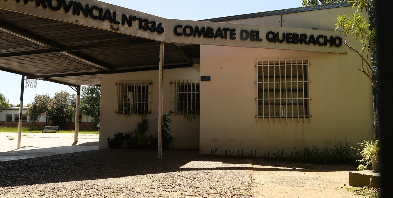 Hallan casquillos y material balístico en dos escuelas de Santa Fe