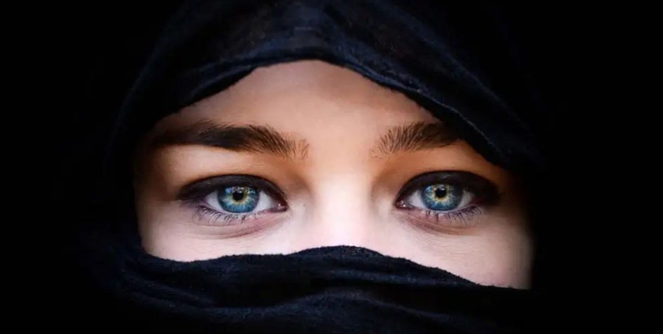 "Hay hombres que se disfrazan de musulmanes y luego usurpan los derechos de la mujer"