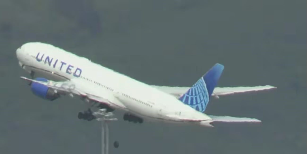 Video: un vuelo perdió uno de sus neumáticos y debió aterrizar de emergencia