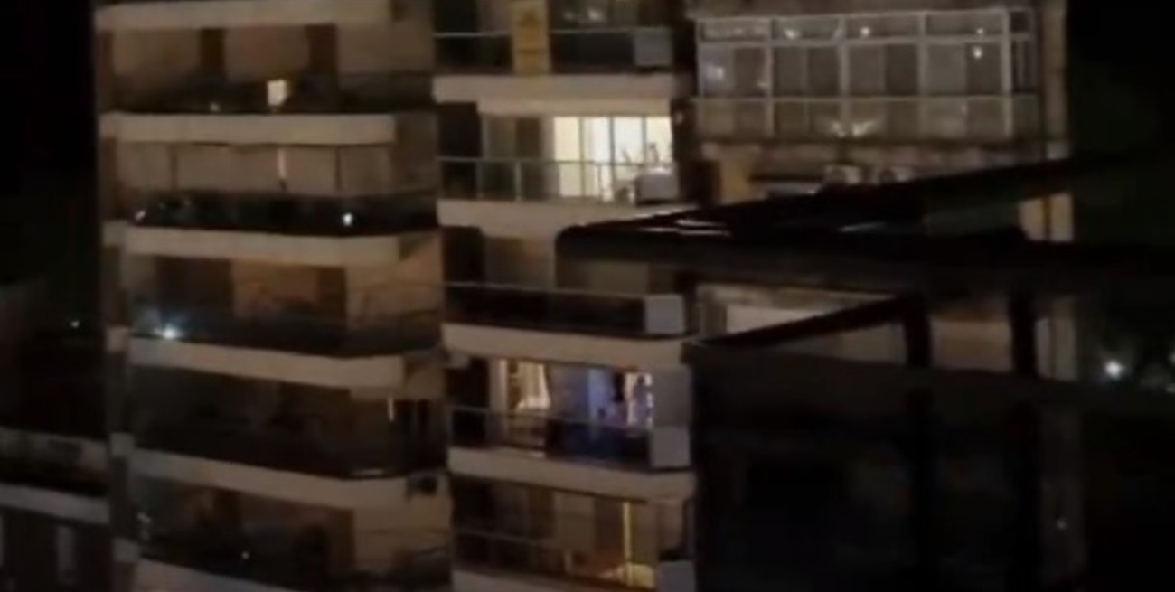 Video: un ruidoso cacerolazo atravesó Rosario para repudiar la ola de crímenes