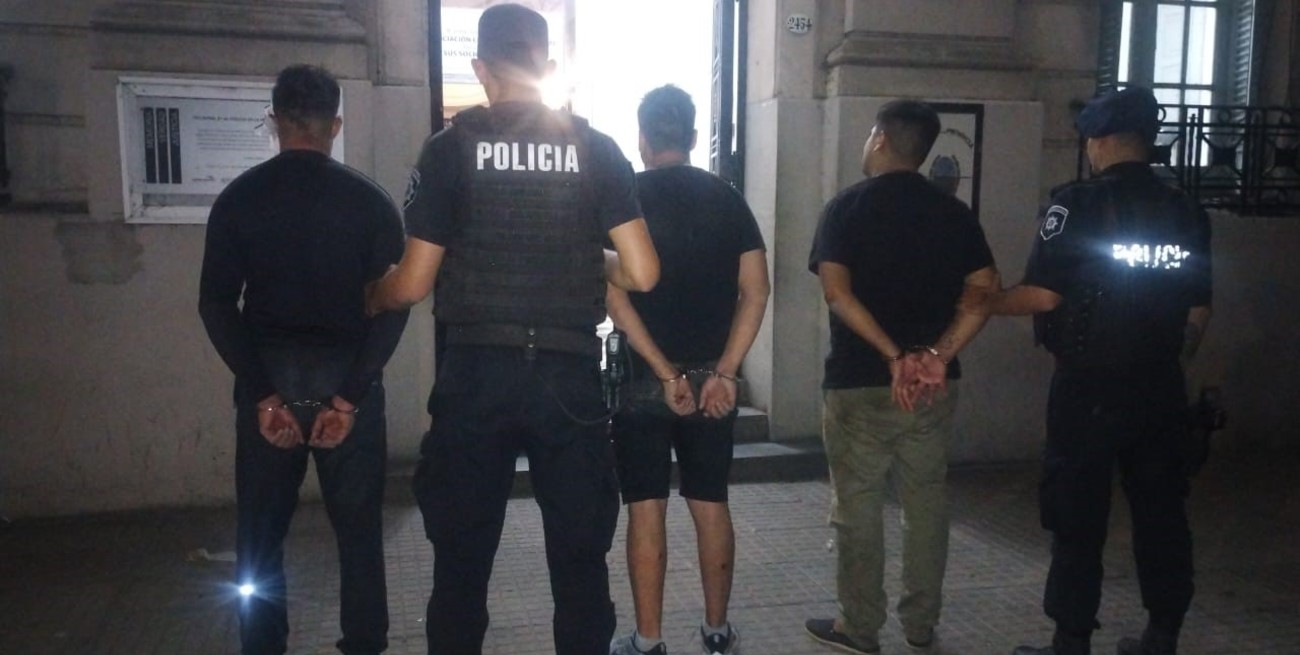 Tres cordobeses fueron apresados tras robar en un departamento en barrio Candioti