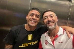 El Kily González recibió en el hotel la visita de Brian Fernández.