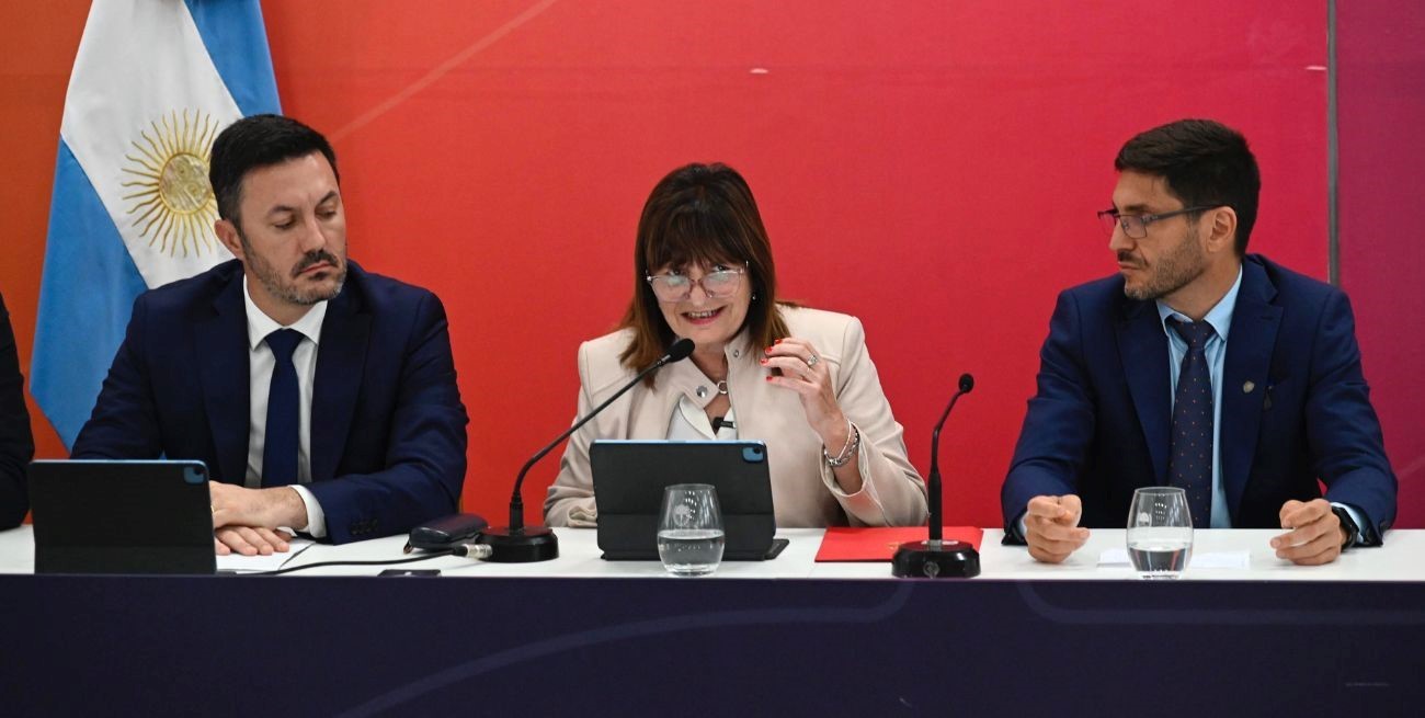 En Rosario, Bullrich pidió trabajar en conjunto y planteó acciones contra el "narcoterrorismo"