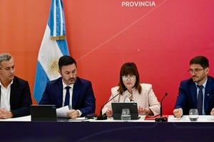 Pullaro, Scaglia, Coccocioni y Javkin reciben a Bullrich y petri en Rosario. Crédito: Marcelo Manera
