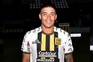 El ex delantero e hincha de Colón, Brian Fernández, jugó la última temporada en Almirante Brown. 