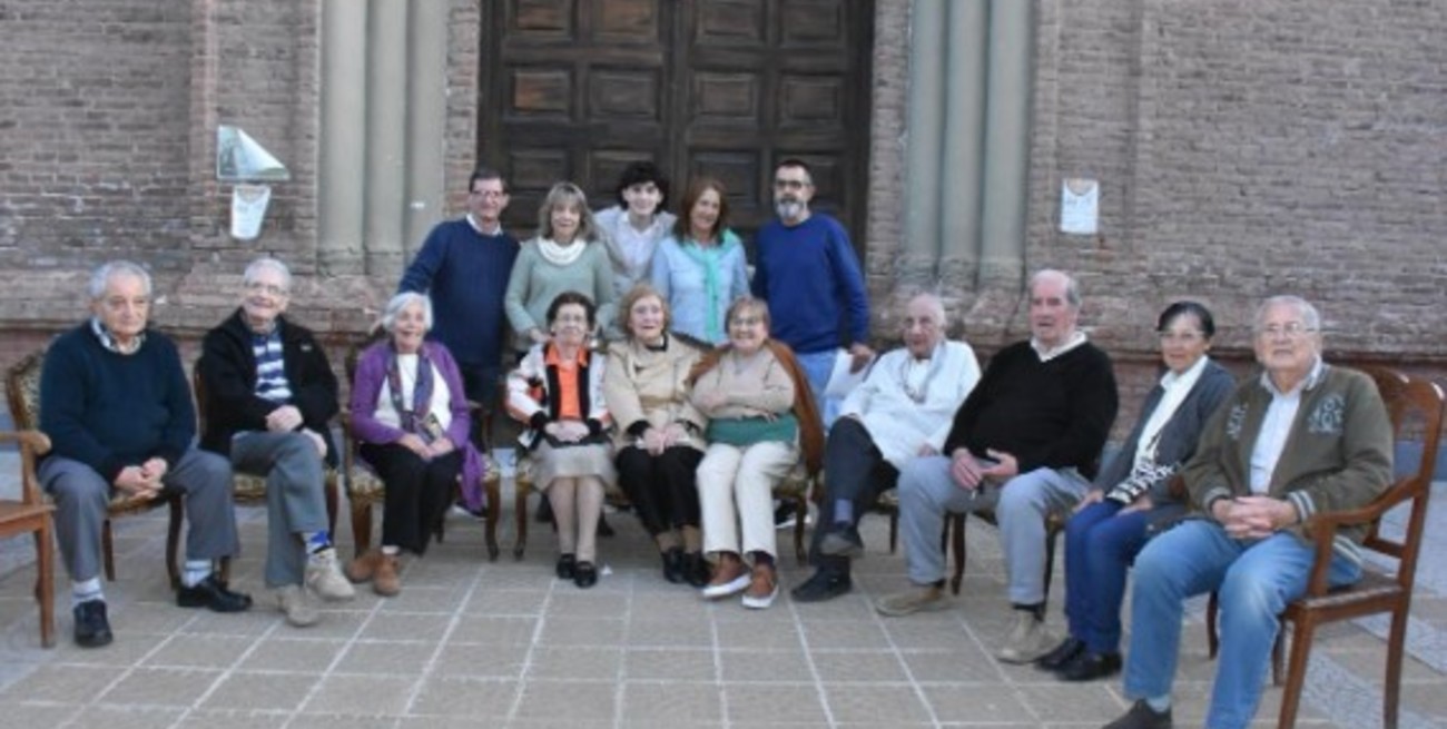 Un joven de Maciel impulsa un museo para volcar allí sus 15 mil fotos y 600 documentos sobre el pueblo