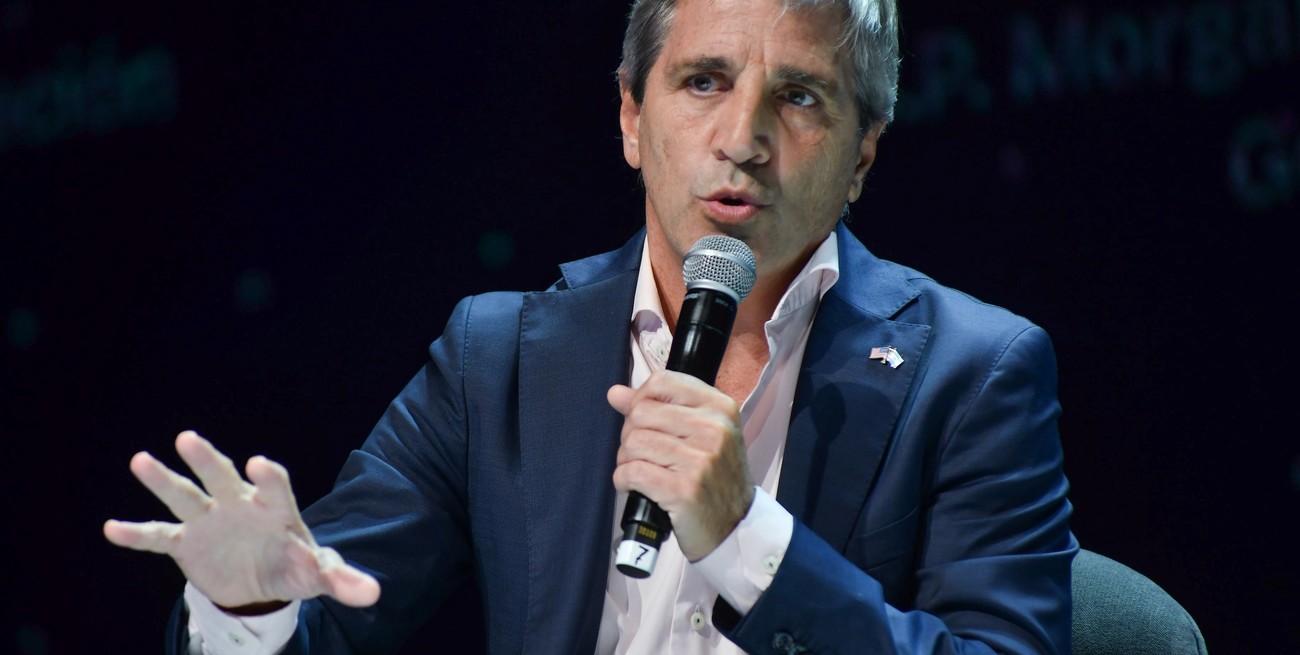 Caputo negó un canje de bonos y confirmó que en enero se pagarán US$ 4.000 en vencimientos