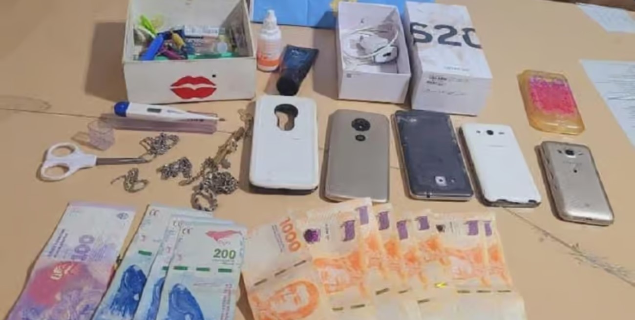 Una chica de 11 años robó 4 celulares y dinero de una vivienda en Vera