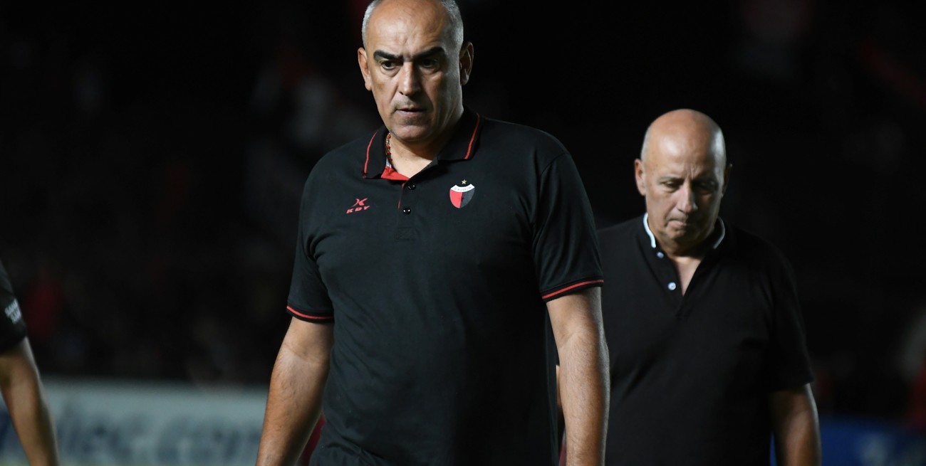 Colón: Delfino mira la camilla tanto como el verde césped