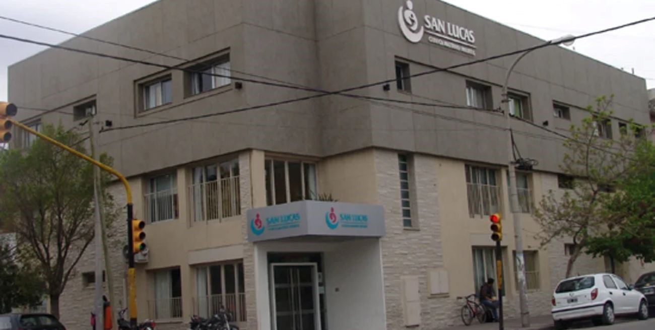 Neuquén: un niño esta grave tras permanecer encerrado 6 horas en un auto