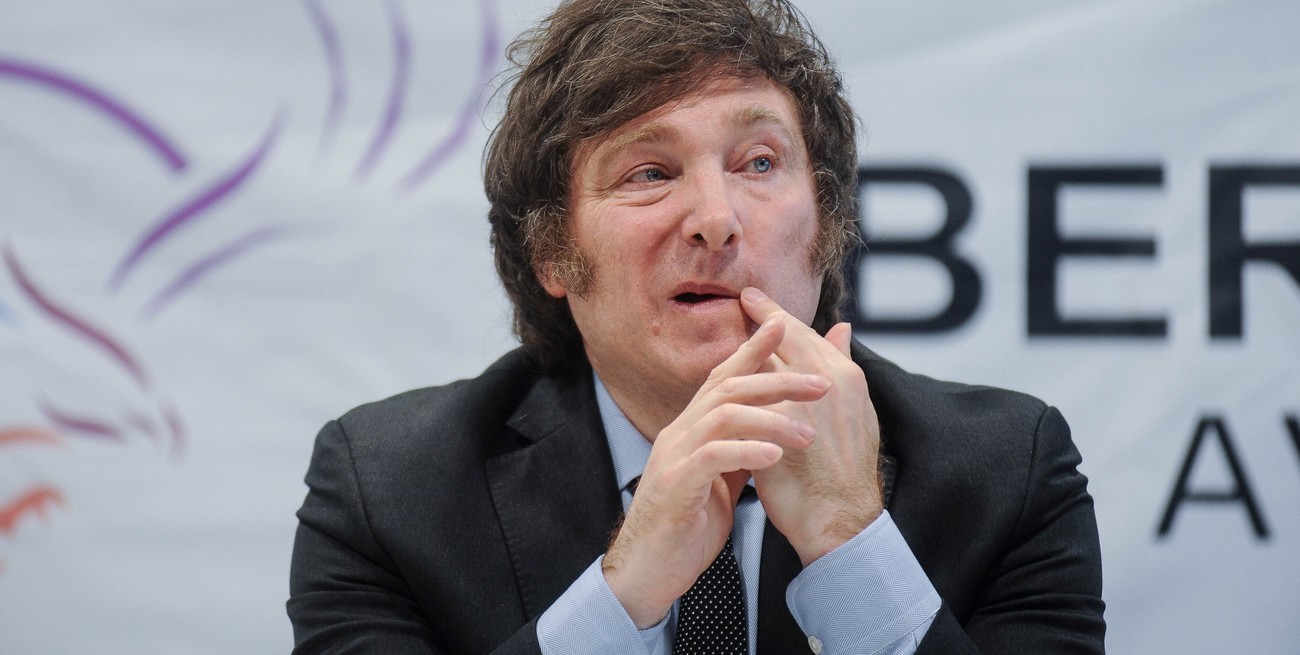 Nuevas bajas para Milei: Renunció un secretario clave y desistió la militante designada en el Renaper