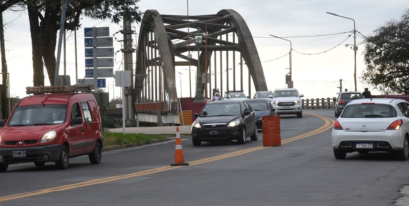 Comenzaron los controles para restringir el tránsito pesado en el Puente Carretero