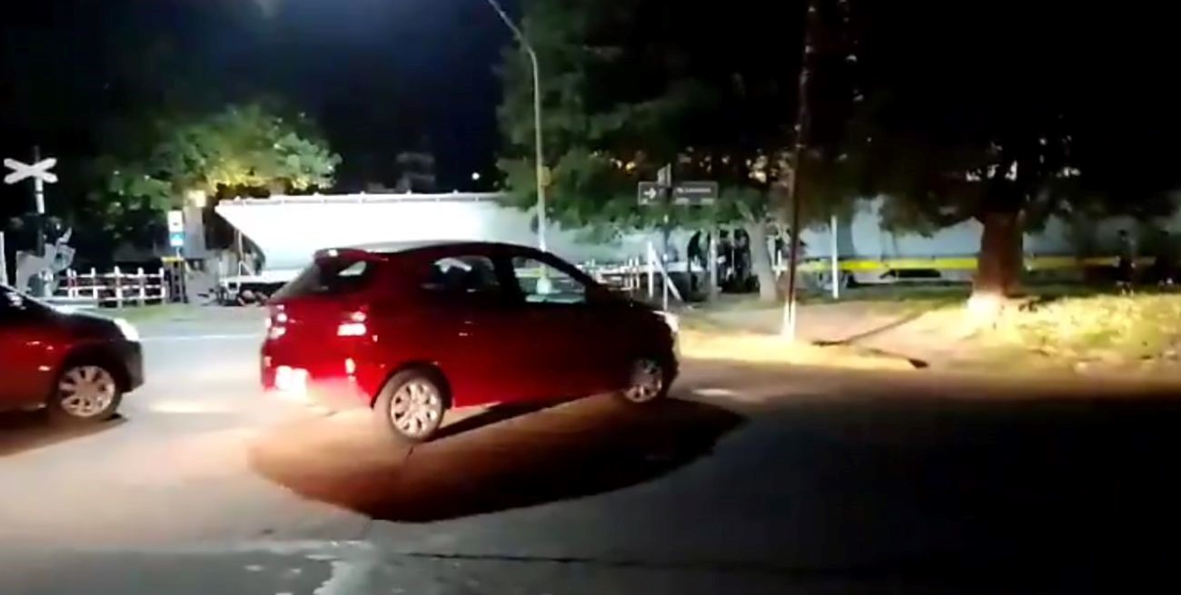 Tren descarrilado en San Gerónimo y Pje Larramendi altera el tránsito en la zona