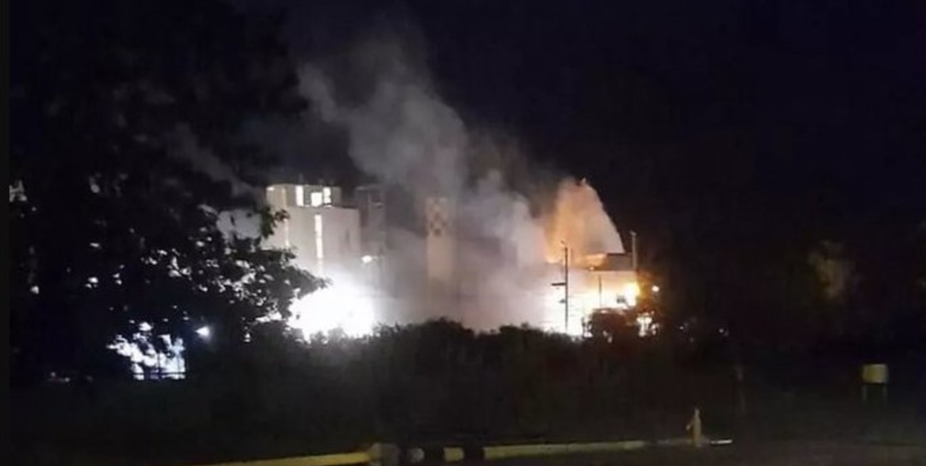 Video: riesgo por gases tóxicos en San Nicolás tras una explosión en Atanor