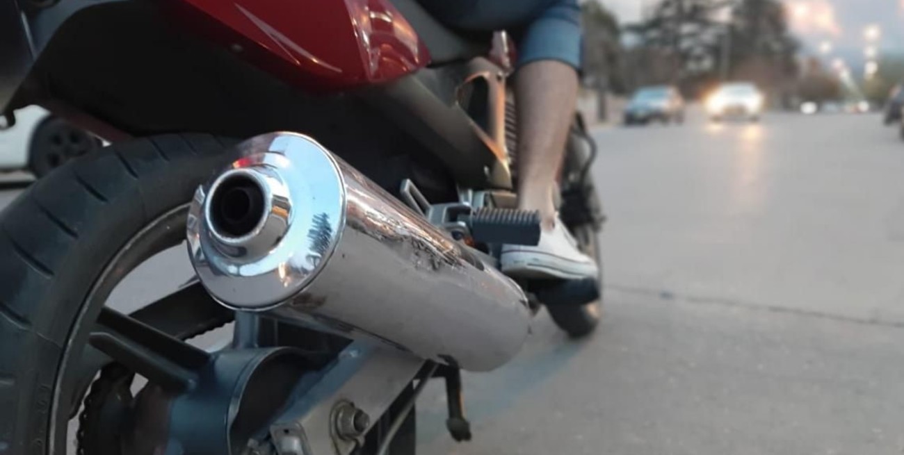 Ruidos fuertes y molestos: amplían la regulación para sancionar a vehículos infractores