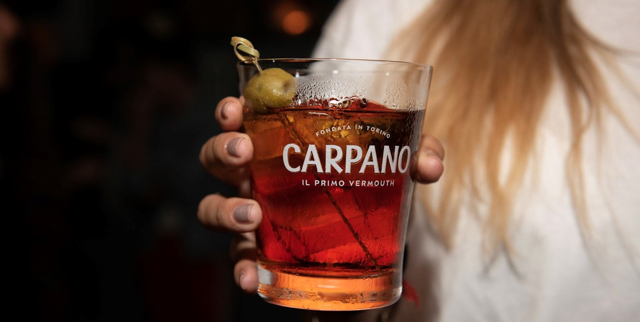 Con una impactante intervención en Puerto Madero, se dio comienzo a la Carpano Week 2024