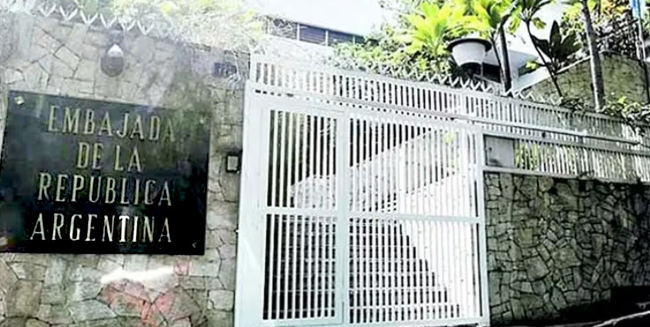 El gobierno nacional envía gendarmes para custodiar la embajada argentina en Caracas
