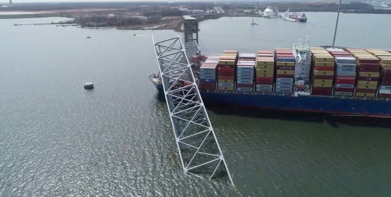 Choque y derrumbe en Baltimore: rescataron a dos trabajadores y buscan a seis presuntos muertos