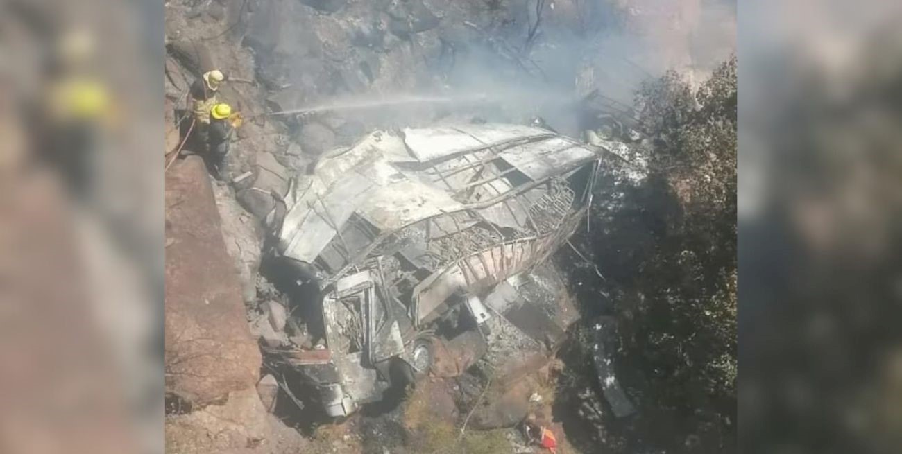 Tragedia en Sudáfrica: al menos 45 personas murieron en un accidente de colectivo